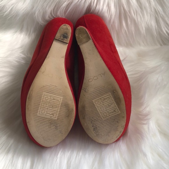 Used red Aldo gravity defying wedge - Picture 7 of 8